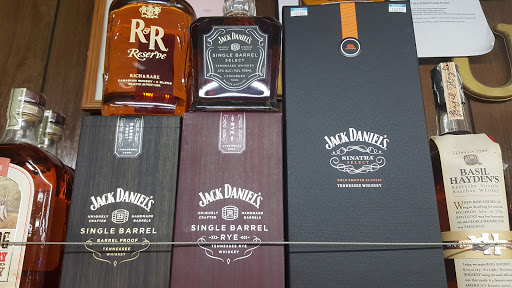 Wine Store «Canyon Crest Liquor», reviews and photos, 1350 Massachusetts Ave, Riverside, CA 92507, USA