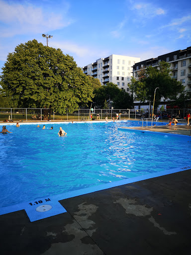 Parc du Pélican swimming pool
