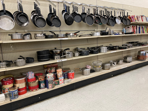 Thrift Store «Volunteers of America Thrift Store– Grove City», reviews and photos, 4026 McDowell Rd, Grove City, OH 43123, USA