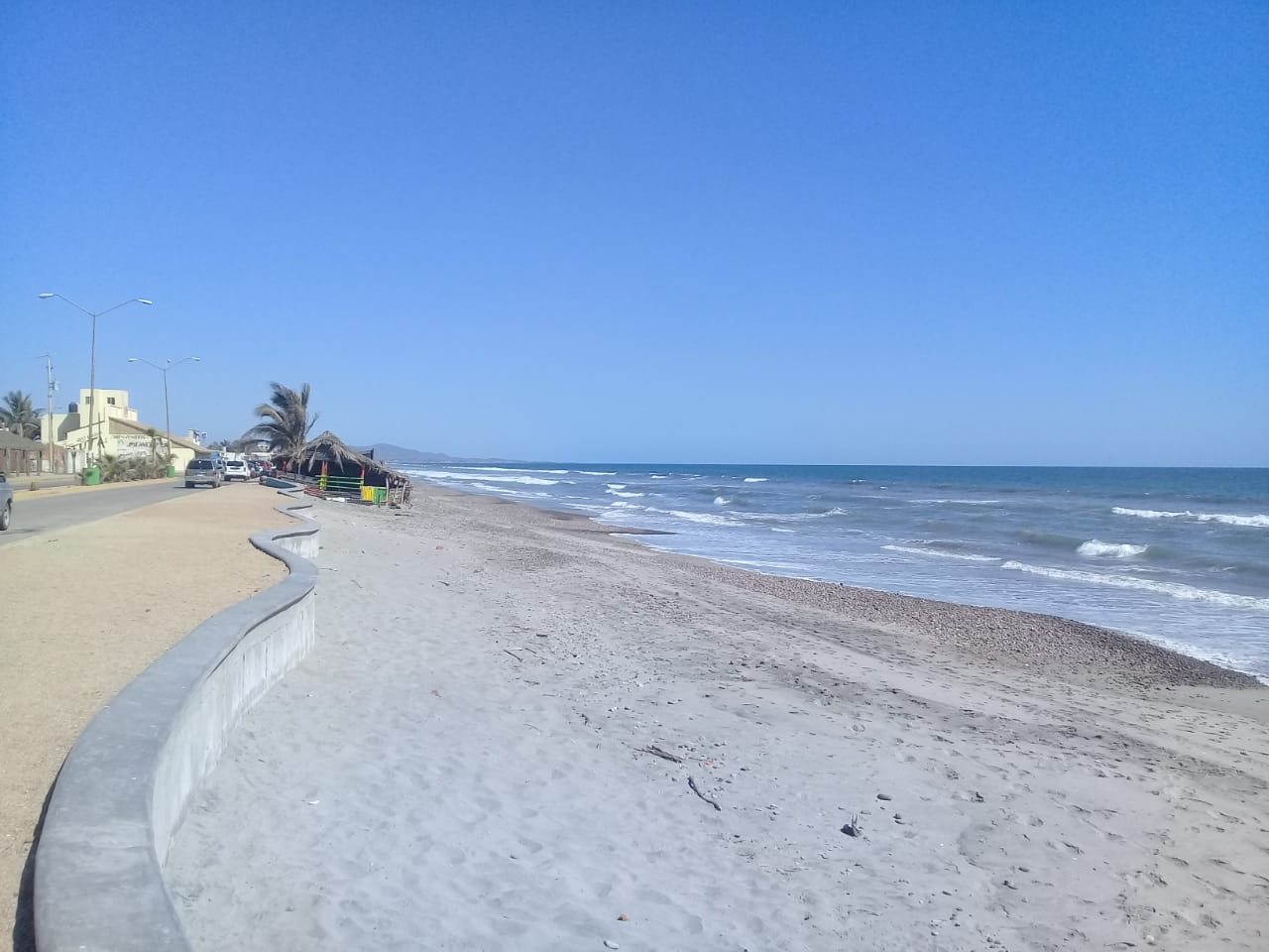Ceuta beach的照片 带有碧绿色水表面