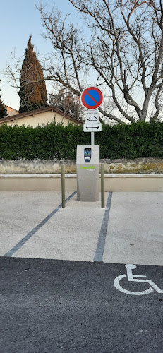 Borne de recharge de véhicules électriques evzen Station de recharge Maillane
