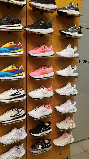 Shoe Store «Finish Line», reviews and photos, 4200 Conroy Rd #120, Orlando, FL 32839, USA