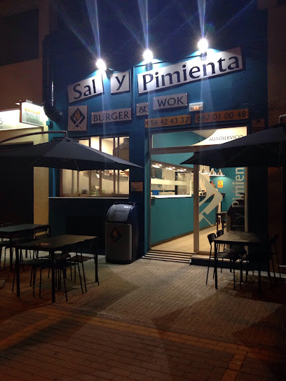 Restaurante Sal y Pimienta B&W - Av. de la Laguna, 1, Local 4, 11550 Chipiona, Cádiz, Spain