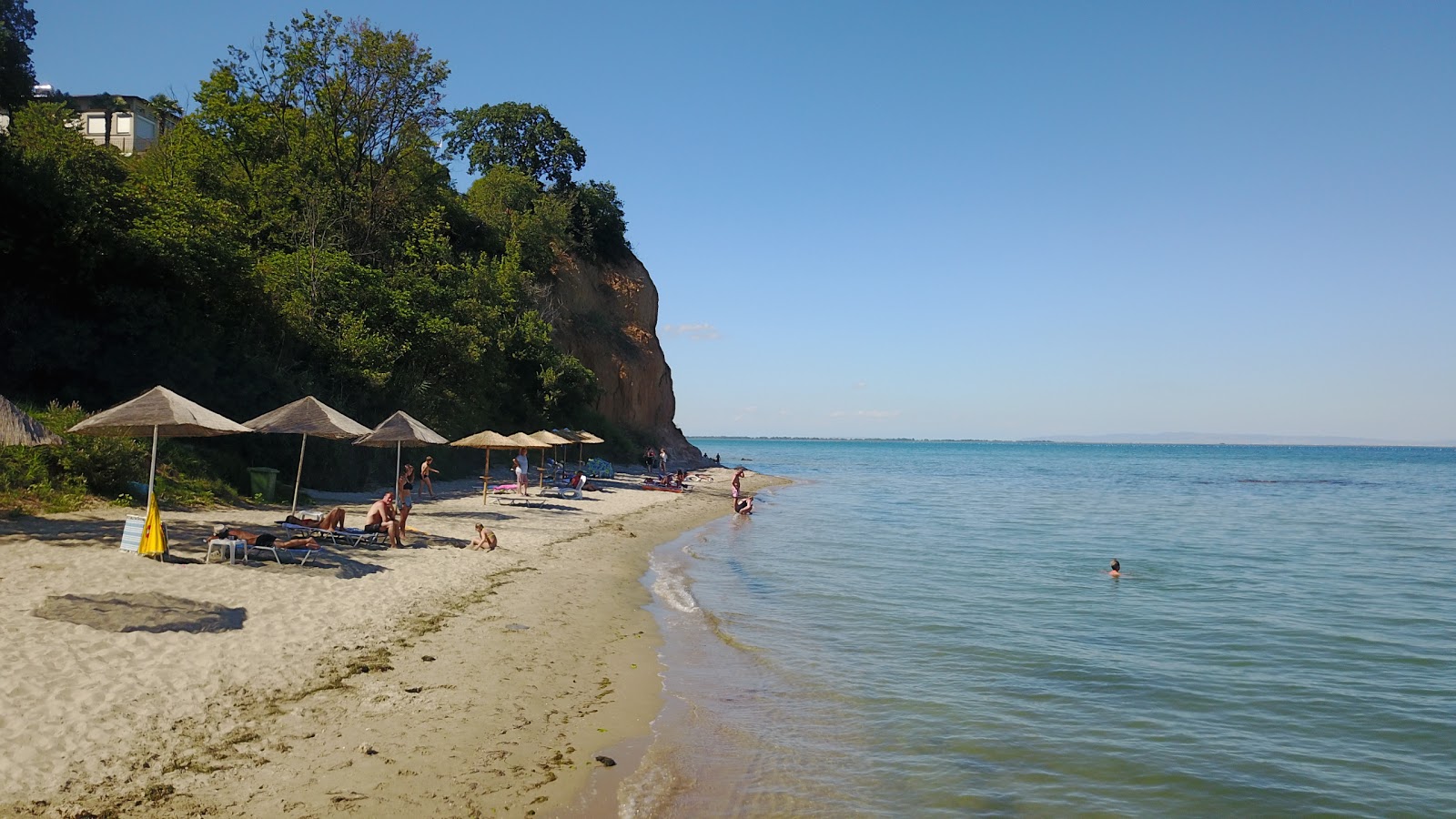 Zdjęcie Agiannis beach z powierzchnią szary piasek