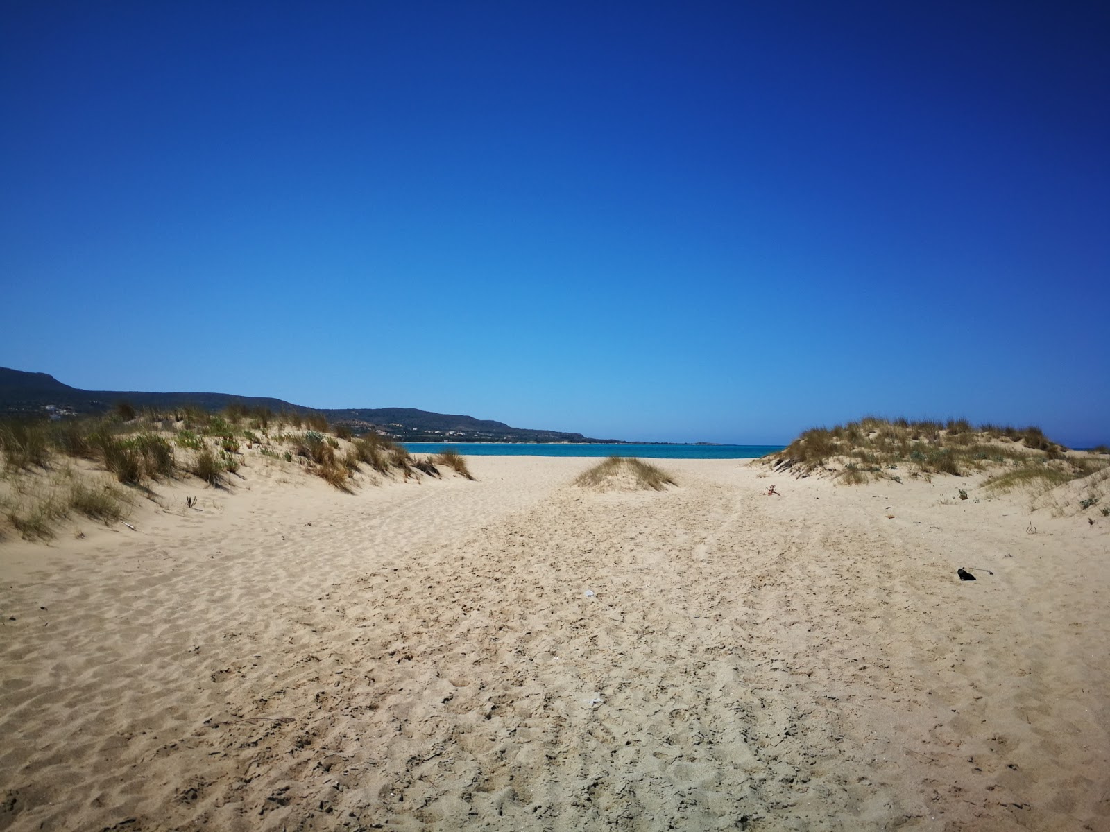 Fotografie cu Pouda beach - locul popular printre cunoscătorii de relaxare