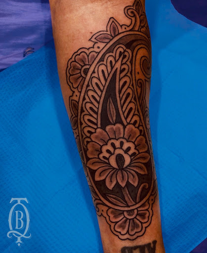 Explore animal tattoo ideas, creative tattoo ideas in Marietta, available at The Queen Bee Tattoo and Piercing Parlour