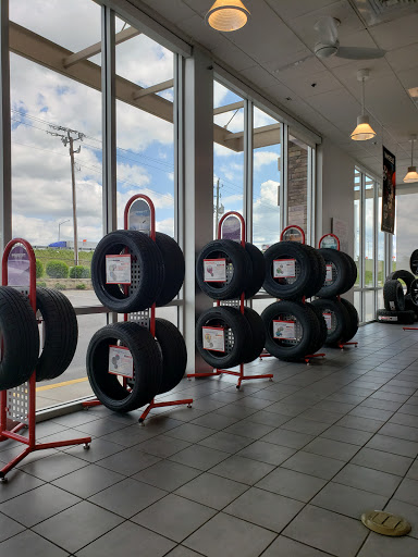Tire Shop «Discount Tire Store - Florence, SC», reviews and photos, 102 Woody Jones Blvd, Florence, SC 29501, USA