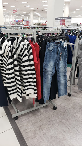 Clothing Store «Burlington Coat Factory», reviews and photos, 7747 Mall Rd, Florence, KY 41042, USA