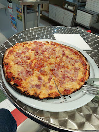 Plats et boissons du Pizzeria Italiano Pizza à Chasse-sur-Rhône - n°1