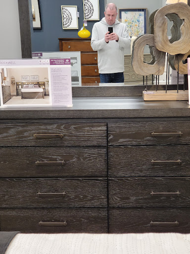 Furniture Store «Raymour & Flanigan Furniture and Mattress Store», reviews and photos, 1360 S Washington St, North Attleborough, MA 02760, USA