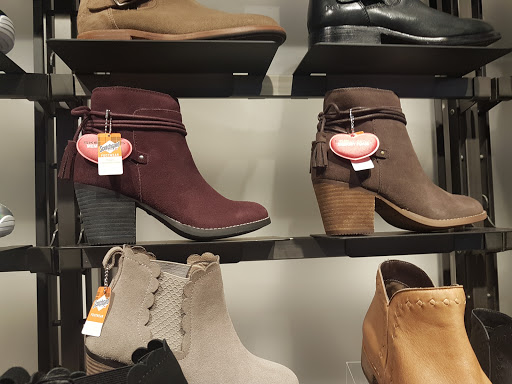 Stores to buy women's white boots Kingston-upon-Thames