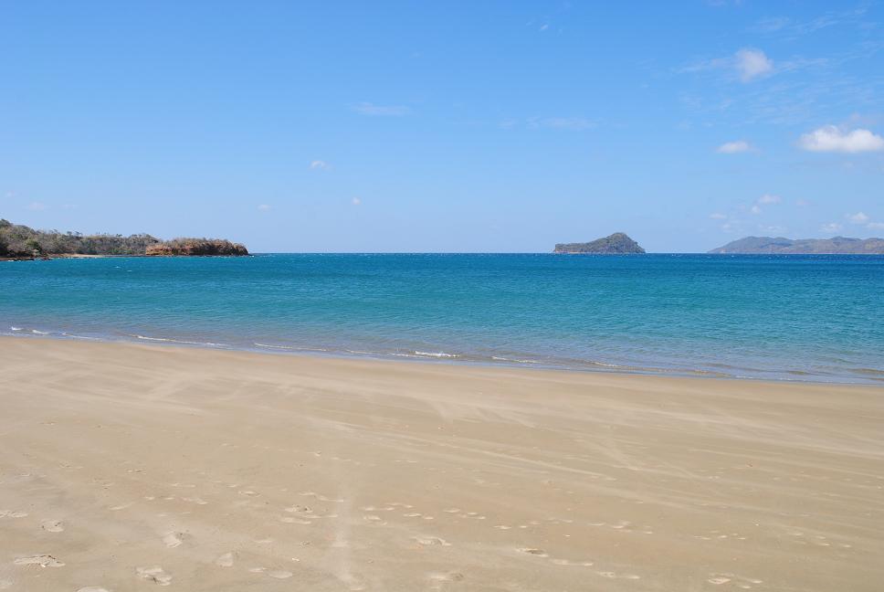Fotografija Junquillal beach z modra voda površino
