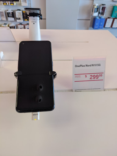 Cell Phone Store «T-Mobile», reviews and photos, 2431 US-1, North Brunswick Township, NJ 08902, USA