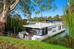 Boats and Bedzzz Houseboat Stays image