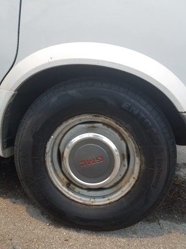 Tire Shop «Discount Tire», reviews and photos, 5505 South La Grange Road, Countryside, IL 60525, USA