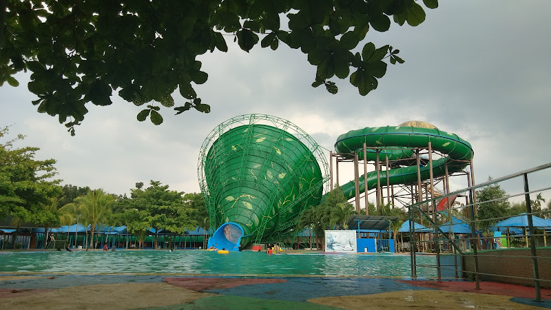 Pusat Rekreasi di Sumatera Utara: Menikmati Keindahan Pantai, Keseruan Water Park, Sensasi Air Soda, Pesona Air Terjun, dan Kegembiraan Taman Rekreasi
