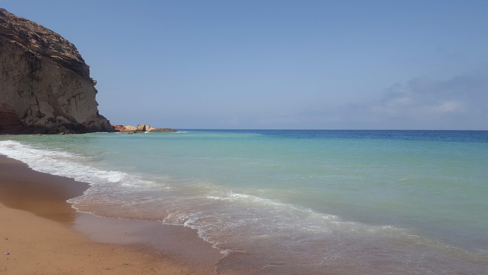 Foto van Boufadisse beach met ruim strand