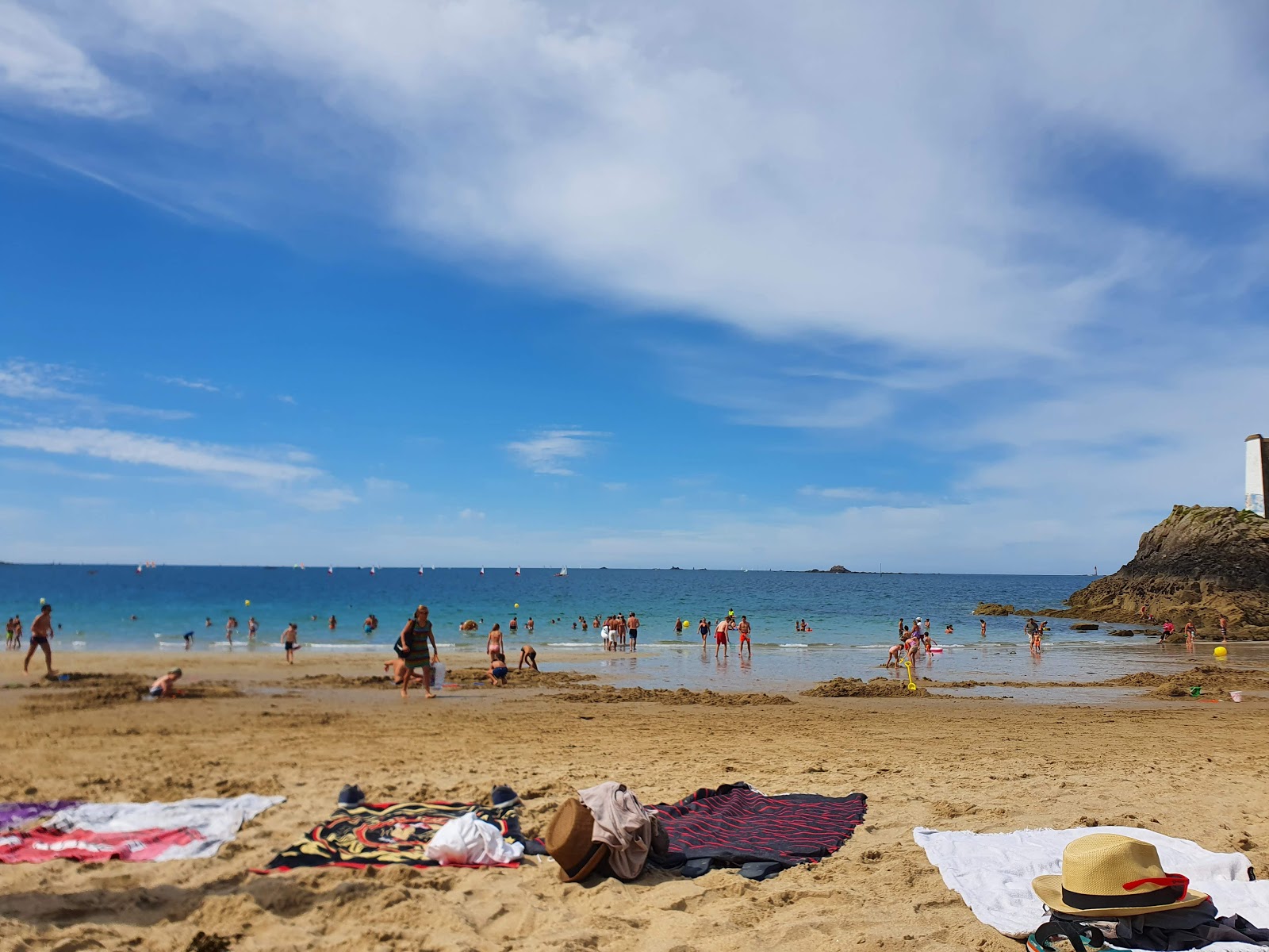 Plage de La Fourberie'in fotoğrafı ve yerleşim