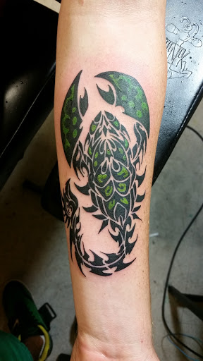 Tattoo Shop «Chicky Tattwo Tattoo Parlor», reviews and photos, 2001 W Main St, Leesburg, FL 34748, USA