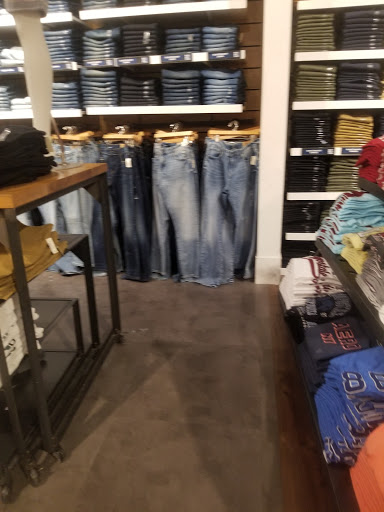 Clothing Store «Aéropostale», reviews and photos, 200 Baychester Ave, Bronx, NY 10475, USA