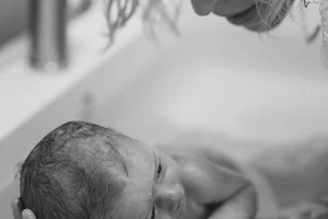 Mathilde perinatalite - thalasso bain bébé - massage femme enceinte -Mathilde Dequenne image