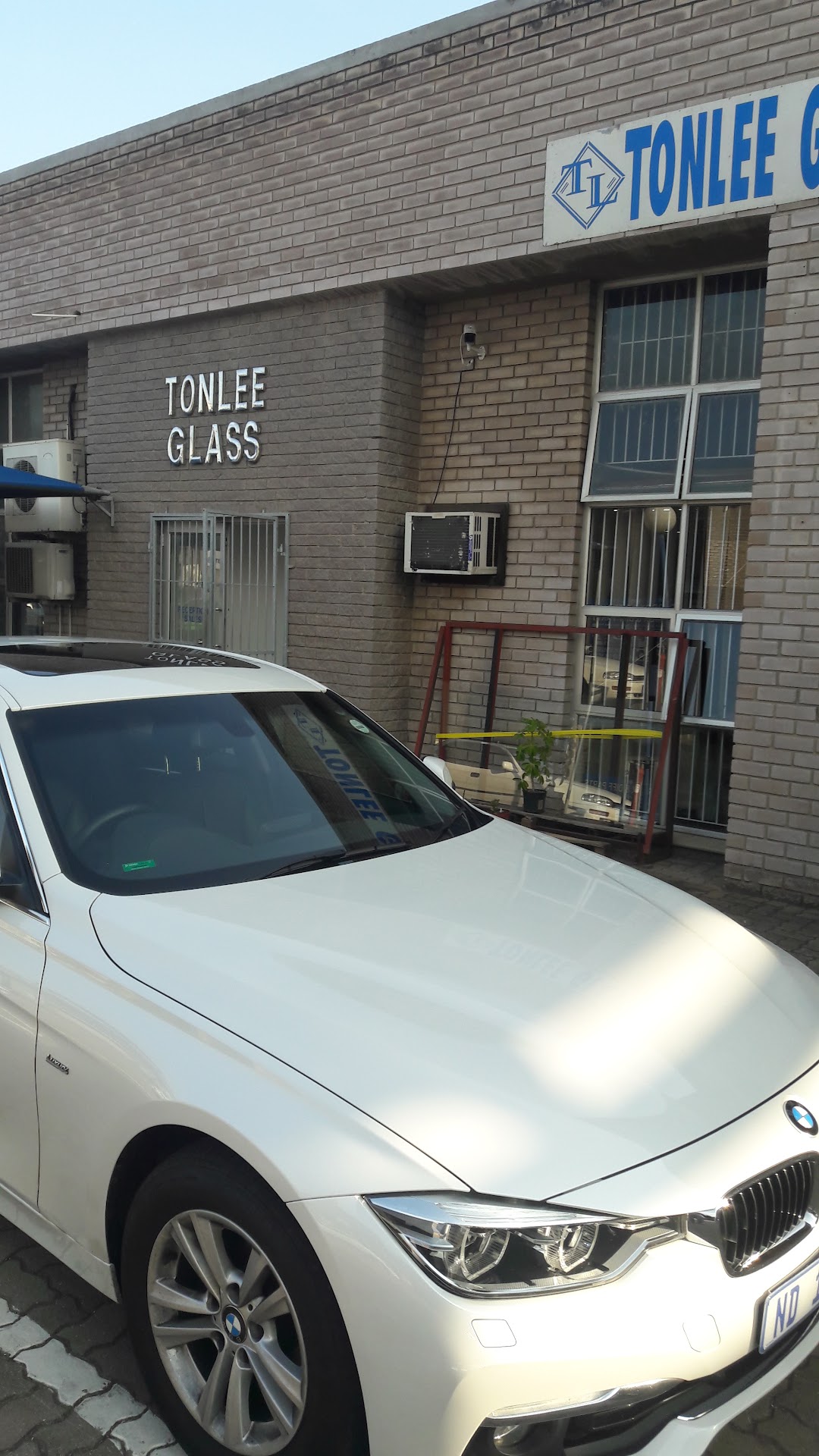 Tonlee Glass