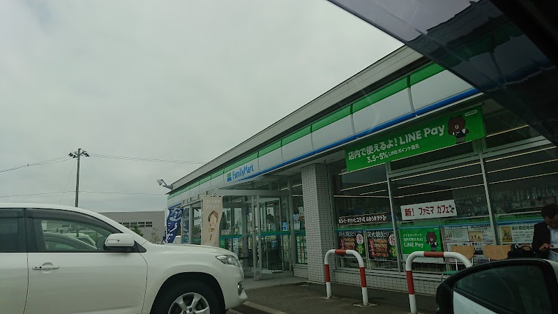 ファミリーマート 弘前岩賀店