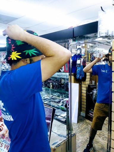 Vaporizer Store «210 Discount Store», reviews and photos, 4906 W Commerce St, San Antonio, TX 78237, USA