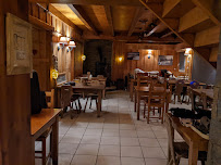 Atmosphère du Restaurant Les Pivottes à Bellevaux - n°2