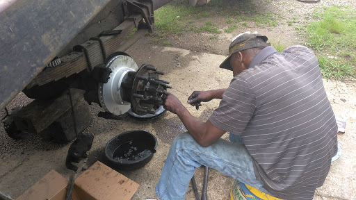 Tire Shop «Shelly Moore Truck Tire Services», reviews and photos, 3333 I-10, Port Allen, LA 70767, USA