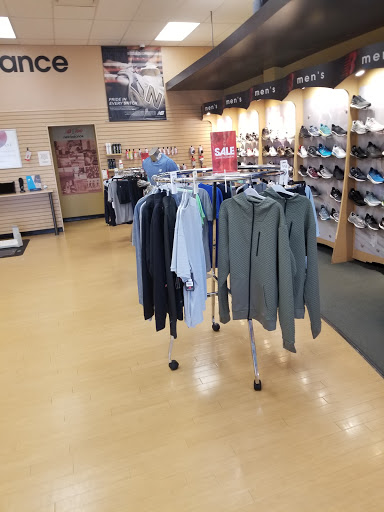 Shoe Store «New Balance Chicago», reviews and photos, 2369 N Clark Street, Chicago, IL 60614, USA