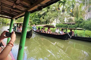 Oscar canoeing in alleppey image