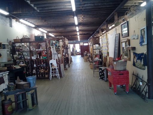 Antique Store «National Road Antique Mall», reviews and photos, 39 W Main St, Cambridge City, IN 47327, USA