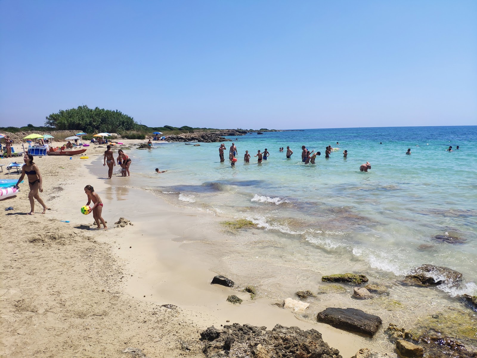Fotografie cu Saracino beach cu o suprafață de apă pură albastră