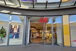 H&M image