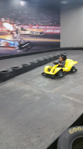 Go-Kart Track «Extreme Grand Prix Indoor Family Fun Center», reviews and photos, 6731 Blue Ridge Blvd, Raytown, MO 64133, USA