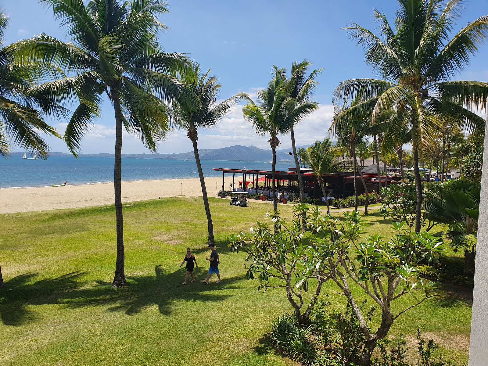 Foto de Hilton Fiji Beach con agua cristalina superficie