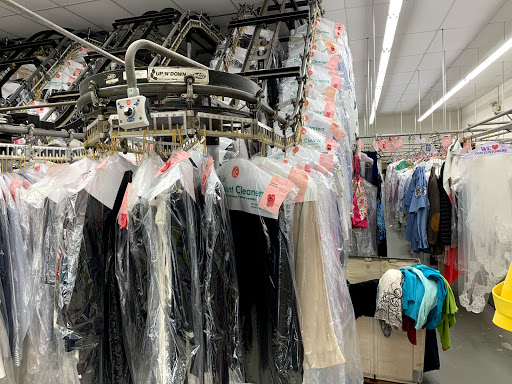 Dry Cleaner «Niles Discount Cleaners», reviews and photos, 7425 N Harlem Ave, Niles, IL 60714, USA