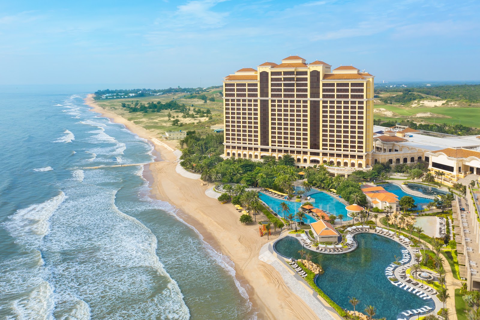 Holiday Inn Resort beach的照片 带有碧绿色纯水表面