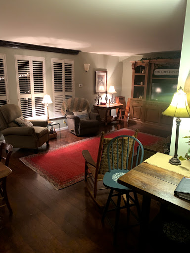 Lodge «The Farmhouse Inn», reviews and photos, 108 W Swan St, Centerville, TN 37033, USA