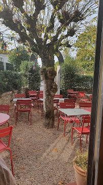 Atmosphère du Restaurant français Les Coteaux de Chablis à Vaucresson - n°2