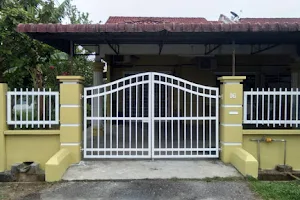 HOMESTAY MOHADNIZA (SEBELAH UTHM/BATU PAHAT) image