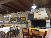 Atmosphère du Restaurant français Le Moulin de Chevillou à Saint-Gence - n°10
