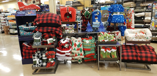 Pet Supply Store «Petco Animal Supplies», reviews and photos, 7308 Alameda St, Walnut Park, CA 90255, USA