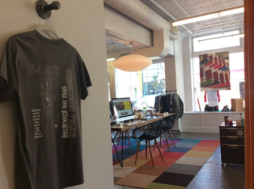 Custom T-shirt Store «CustomInk - Custom T-shirt Store - Richmond», reviews and photos, 3401 W Cary St, Richmond, VA 23221, USA