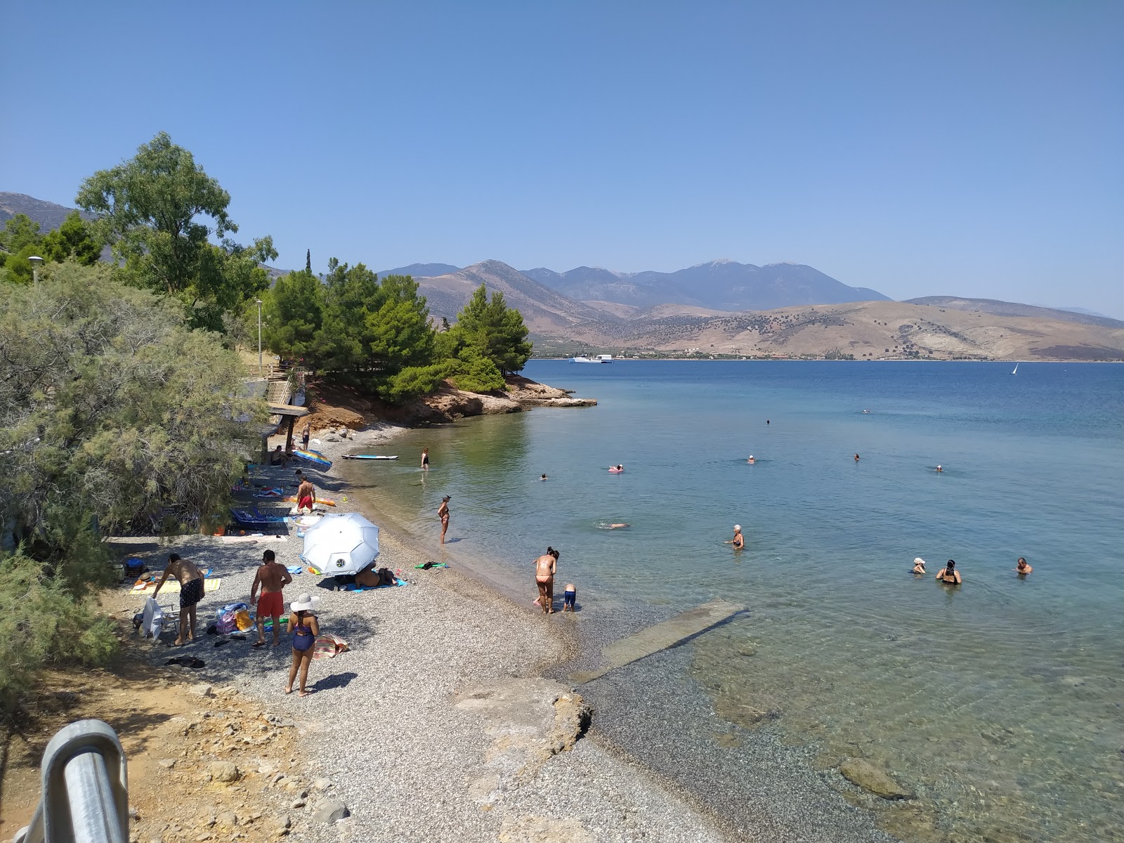 Foto von Kentri Beach mit graue kiesel Oberfläche