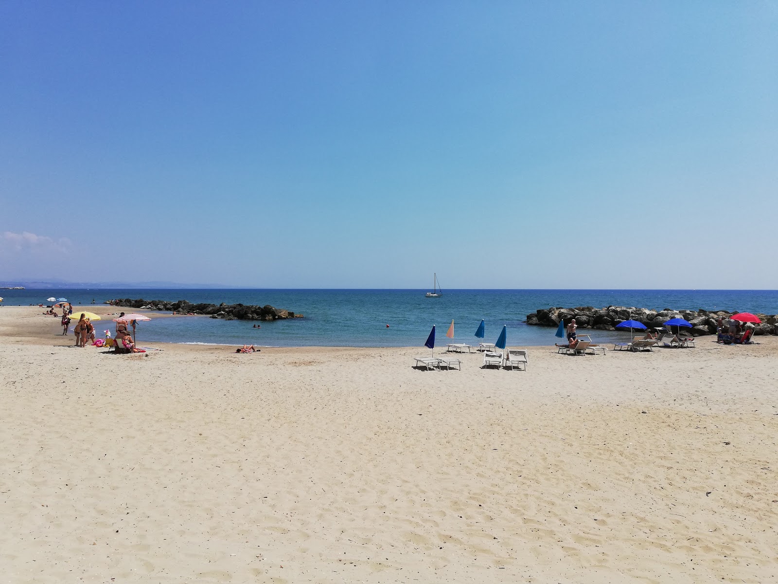 Fotografie cu Tonnara beach cu nivelul de curățenie in medie
