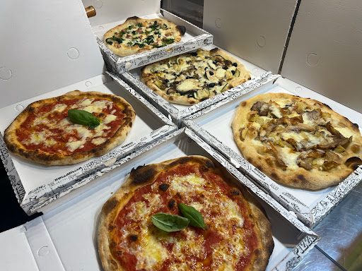Wild-Fox Pizzeria di William Fielding in SantAmbrogio sul Garigliano, Provincia di Frosinone