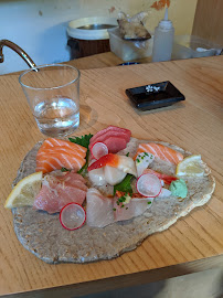 Sashimi du Restaurant de sushis Le Bar à sushi Izumi à Paris - n°7