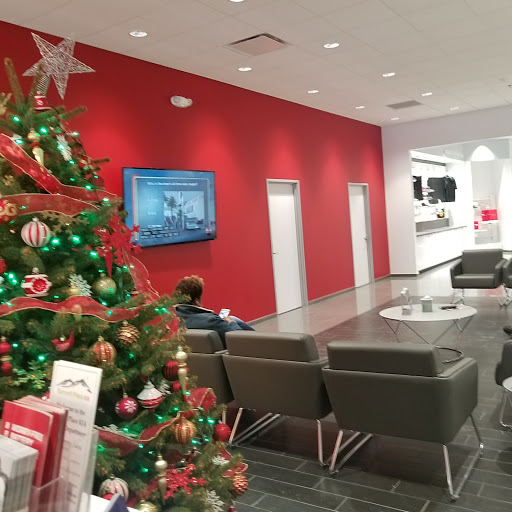 Car Dealer «Summit Place Kia», reviews and photos, 2200 Elizabeth Lake Rd, Waterford Twp, MI 48328, USA